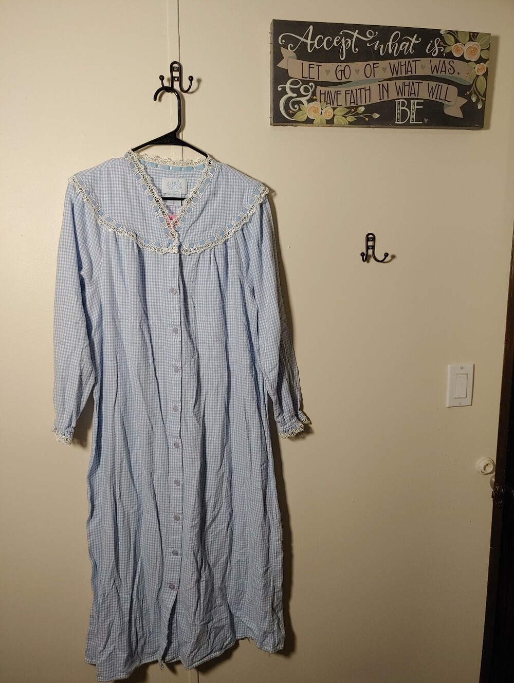 Ashley Taylor Medium Feminine Blue/white Long Sleeve Nightgown